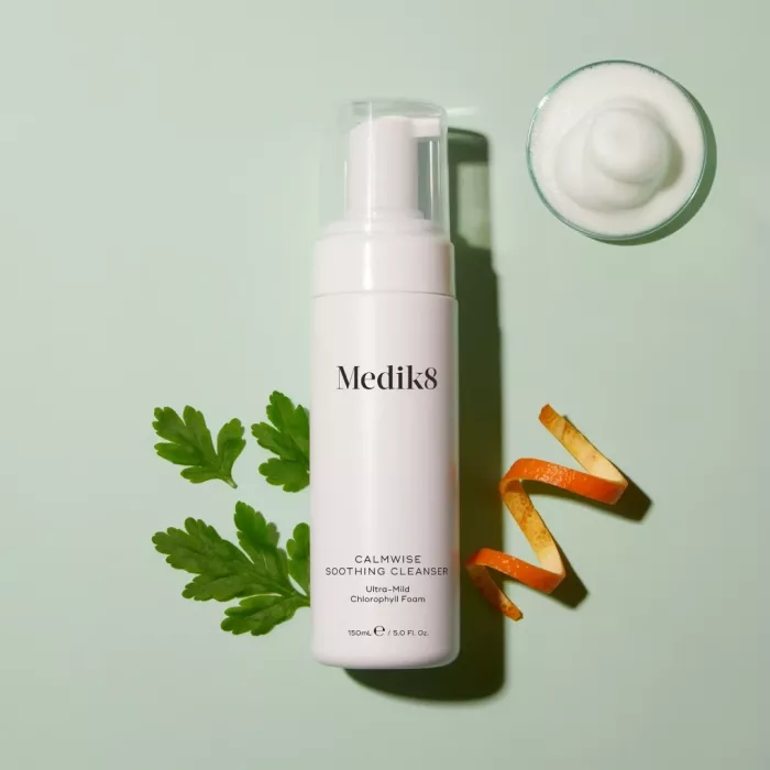 ПІНКА ДЛЯ ВМИВАННЯ CALMWISE™ SOOTHING CLEANSER MEDIK8